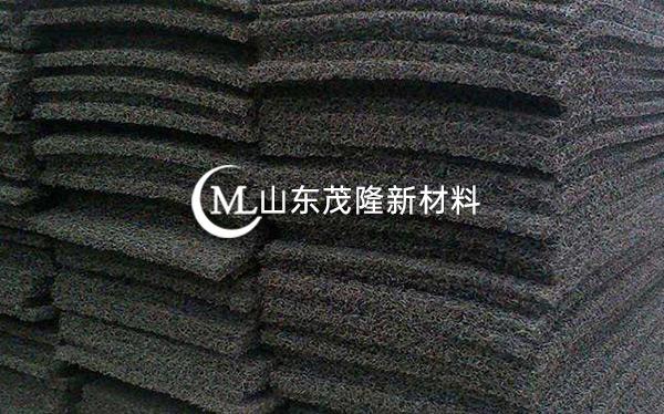 《銀西鐵路四標(biāo)項(xiàng)目經(jīng)理部》復(fù)合土工膜、滲水片材施工